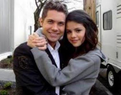 6XCA7X4N9HCA249UYHCAB2V94LCAENEY68CASNCHLACAKRFAM6CA9VPZEOCAHID72YCA1WPSHWCAFEJIZPCALZJGV9CAQTJ58ICA - Selena Gomez 1