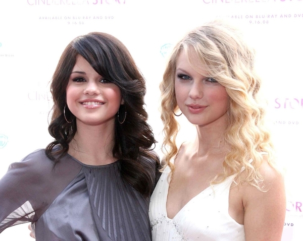 2473 - Selena Gomez 1