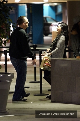 Demz (1) - Demi - January 30 - Shopping at Sherman Oaks Galleria