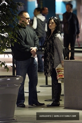 Demz (6) - Demi - January 30 - Shopping at Sherman Oaks Galleria