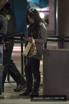 Demz (11) - Demi - January 30 - Shopping at Sherman Oaks Galleria