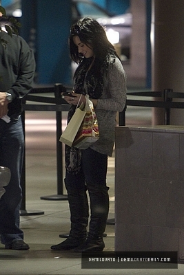 Demz (13) - Demi - January 30 - Shopping at Sherman Oaks Galleria