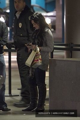 Demz (14) - Demi - January 30 - Shopping at Sherman Oaks Galleria