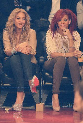 166905_277194325666264_196000137119017_844628_769013983_n - Rihanna