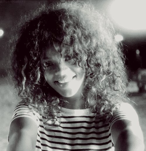 317518_248122325240131_196000137119017_755133_247418678_n - Rihanna