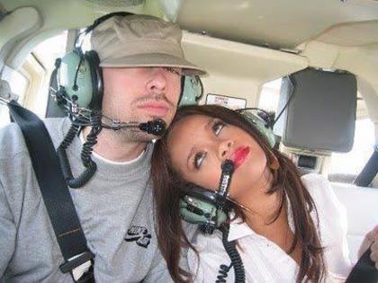 377903_277216058997424_196000137119017_844697_156632448_n - Rihanna