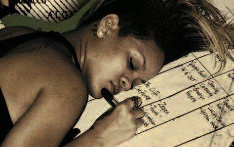 383661_274034935982203_196000137119017_837116_18711048_n - Rihanna