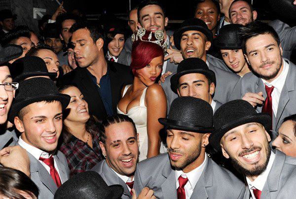 393592_272692882783075_196000137119017_833813_118136470_n - Rihanna