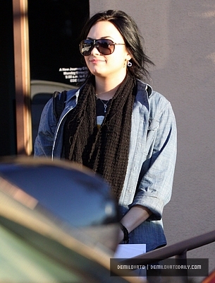 Demi (1) - Demi - January 31 - Heads to a treatment center in Santa Monica CA