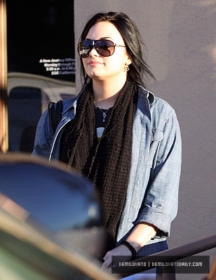 Demi (2) - Demi - January 31 - Heads to a treatment center in Santa Monica CA