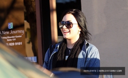 Demi (3) - Demi - January 31 - Heads to a treatment center in Santa Monica CA