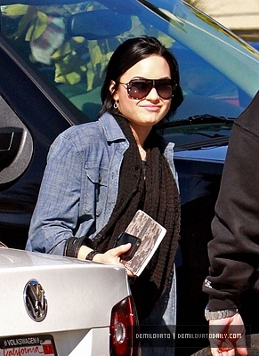 Demi (4) - Demi - January 31 - Heads to a treatment center in Santa Monica CA