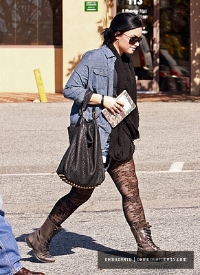 Demi (11) - Demi - January 31 - Heads to a treatment center in Santa Monica CA