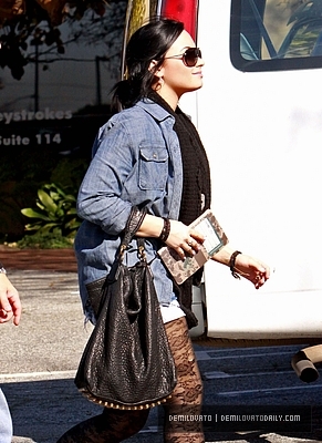 Demi (13) - Demi - January 31 - Heads to a treatment center in Santa Monica CA
