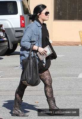 Demi (31) - Demi - January 31 - Heads to a treatment center in Santa Monica CA