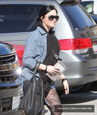 Demi (32) - Demi - January 31 - Heads to a treatment center in Santa Monica CA