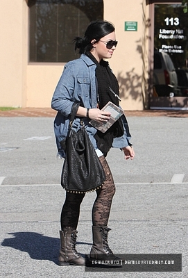 Demi (36) - Demi - January 31 - Heads to a treatment center in Santa Monica CA