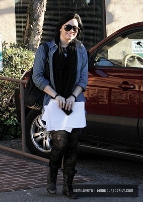 Demi (38) - Demi - January 31 - Heads to a treatment center in Santa Monica CA