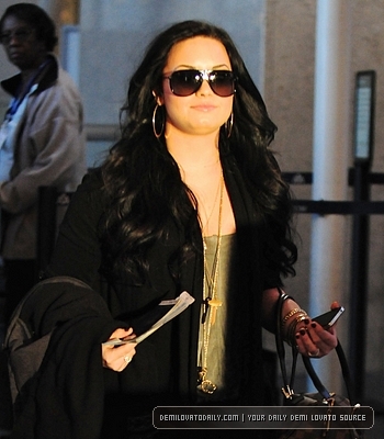 Demitzu (7) - Demi - March 10 - Departs from LAX Airport