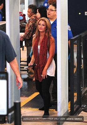 Demitzu (34) - Demi - March 10 - Departs from LAX Airport