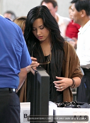 Demitzu (6) - Demi - April 15 - Departs from LAX Airport