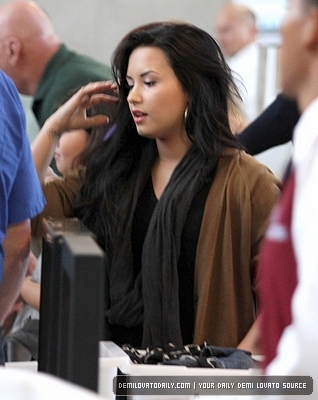 Demitzu (16) - Demi - April 15 - Departs from LAX Airport