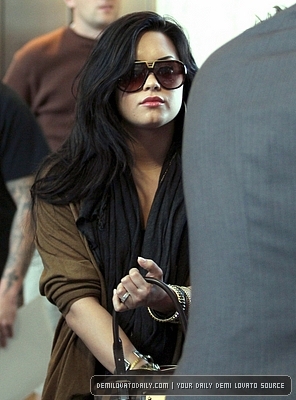 Demitzu (20) - Demi - April 15 - Departs from LAX Airport