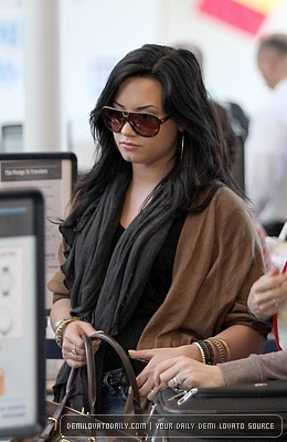 Demitzu (22) - Demi - April 15 - Departs from LAX Airport