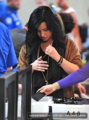 Demitzu (29) - Demi - April 15 - Departs from LAX Airport