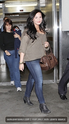 Demitzu (6) - Demi - April 17 - Arrives at LAX Airport