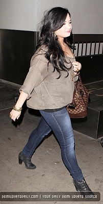 Demitzu (8) - Demi - April 17 - Arrives at LAX Airport