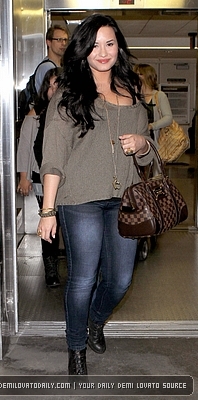 Demitzu (10) - Demi - April 17 - Arrives at LAX Airport