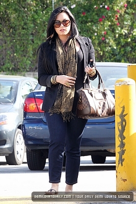 Demitzu (5) - Demi - April 21 - Visits the Nine Zero One salon and shops at Urban Outfitters in Studio City CA