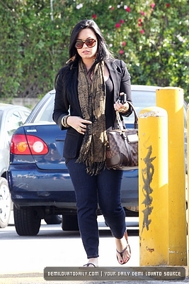 Demitzu (7) - Demi - April 21 - Visits the Nine Zero One salon and shops at Urban Outfitters in Studio City CA