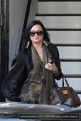 Demitzu (9) - Demi - April 21 - Visits the Nine Zero One salon and shops at Urban Outfitters in Studio City CA