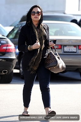 Demitzu (19) - Demi - April 21 - Visits the Nine Zero One salon and shops at Urban Outfitters in Studio City CA