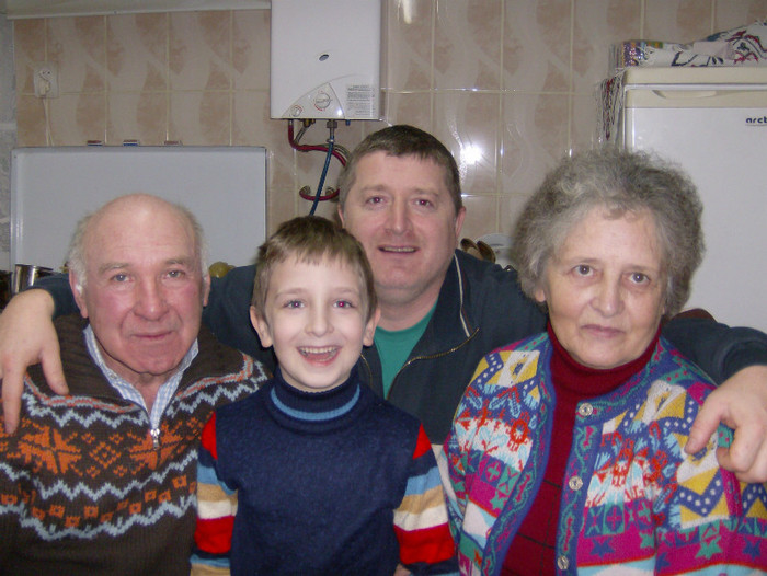 MAMA,TATA,SOTUL SI FIUL