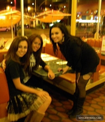 Demz - Demi - January 6 - Dinner at Bob Burger with Miley
