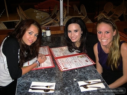 Demz (4) - Demi - January 6 - Dinner at Bob Burger with Miley