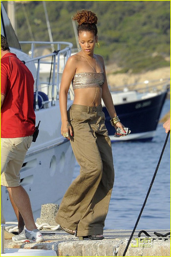 rihannalastnightinsardi