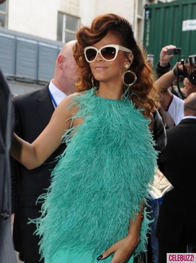 Yay-or-Nay-Rihannas-Feathered-Blue-Jumper-1-435x580 - Poze cu Rihannah