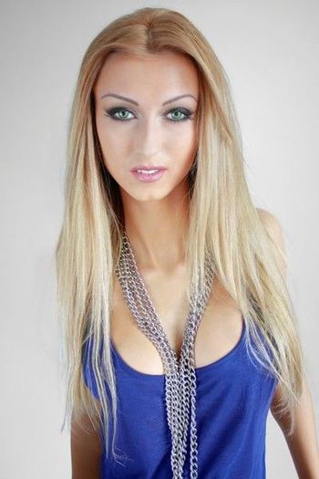 Andreea-Balan-poze-Trippin - Andreea Balan