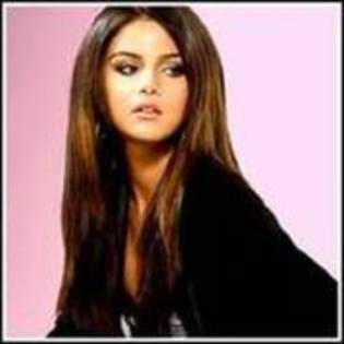 48896180_DBLAKQRCI - Selena Gomez