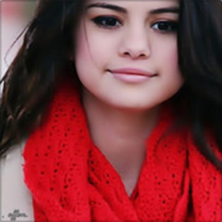 49649597_BOUTXTSZR - Selena Gomez