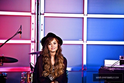 Demitzu (6) - Demi - September 20 - Vh1 Top 20 Live