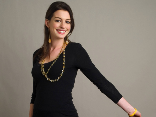 anne-hathaway-248640l-poza