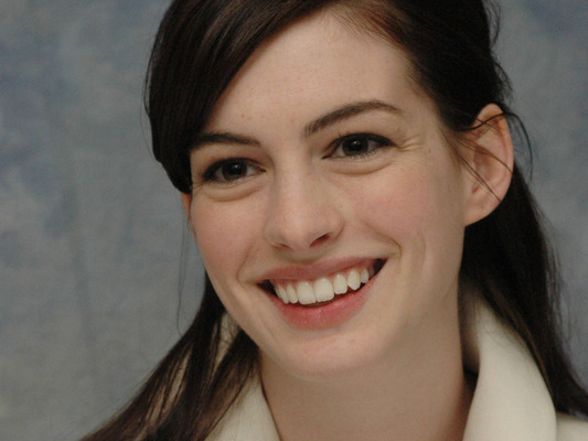 anne-hathaway-607820l-poza