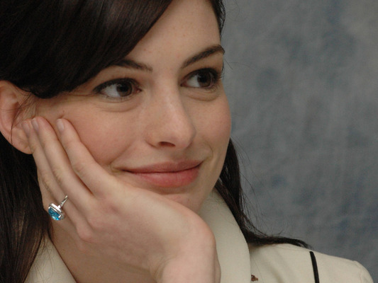 anne-hathaway-951141l-poza - anne hathaway