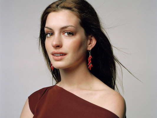 anne-hathaway-267944l-poza