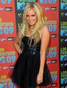 9329_157463761683_6845141683_2669008_5508756_n - Ashley Tisdale